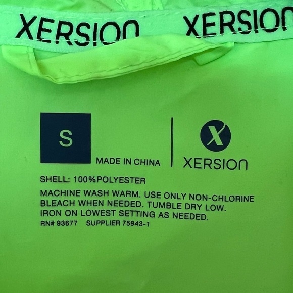 Xersion Men’s Jacket Size S Neon Yellow and Navy Raincoat - Picture 4 of 8